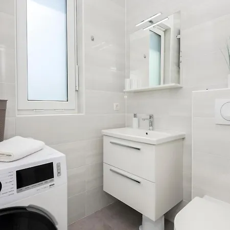 In With Outdoor Swimming Pool, Sauna And Wifi