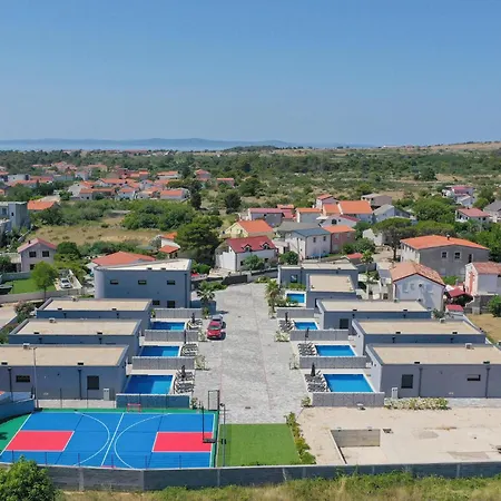 In With Outdoor Swimming Pool, Sauna And Wifi * Vir