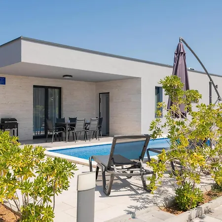 In With Outdoor Swimming Pool, Sauna And Wifi Holiday home