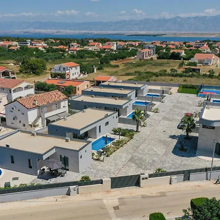 In With Outdoor Swimming Pool, Sauna And Wifi Ferienhaus